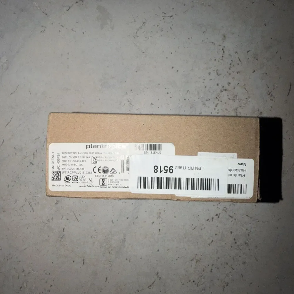 HP Poly Voyager 5200 USB-A UC with BT700 USB-A adapter (TAA version).